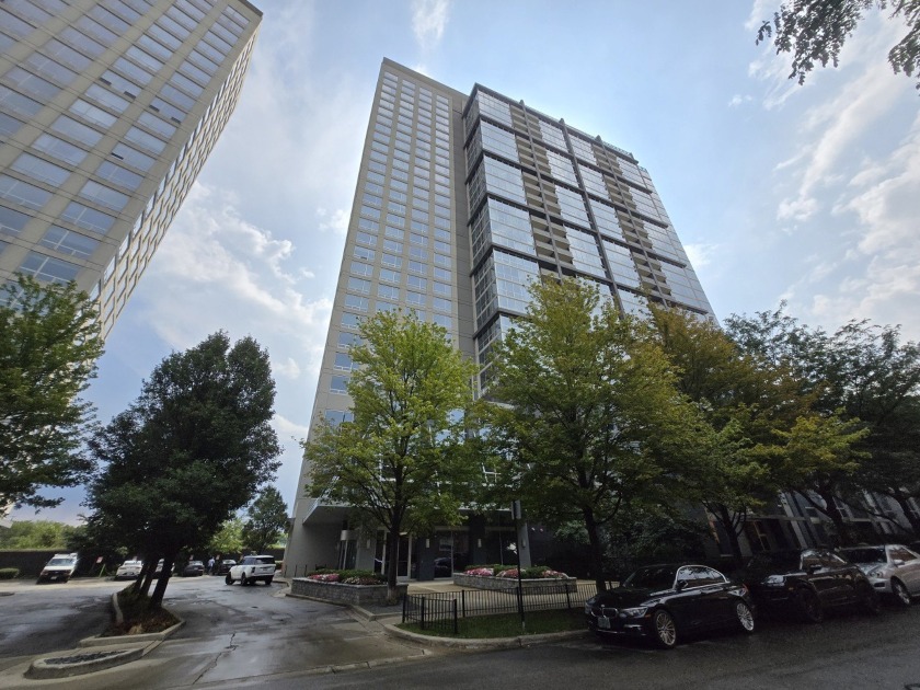 Stunning 2BR + Den with Lake Views in Harbor View - South Loop - Beach Condo for sale in Chicago, Illinois on Beachhouse.com