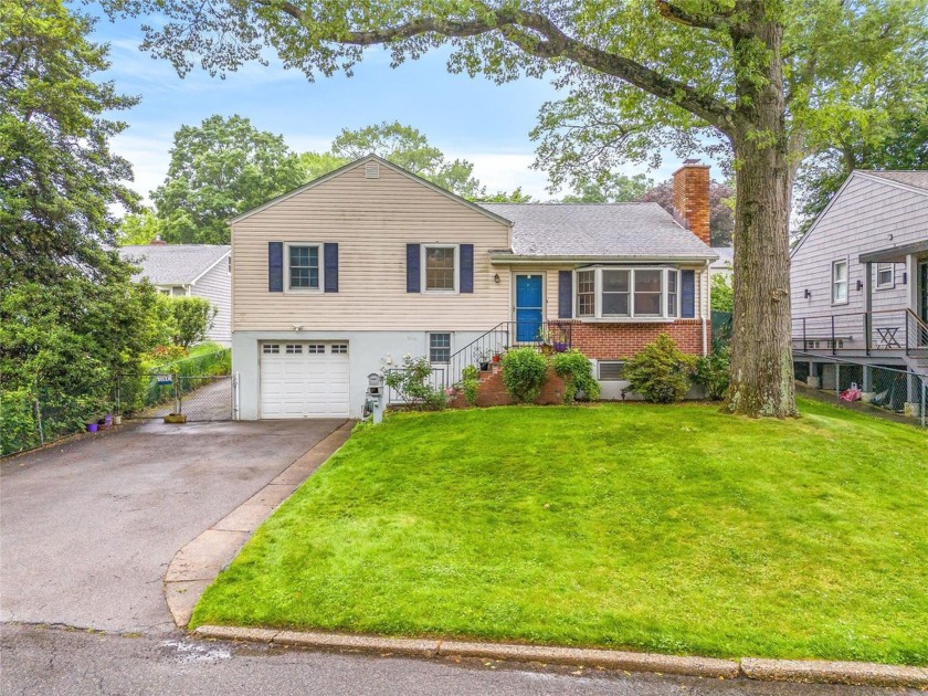 Discover comfortable living in the desirable Harbor Heights - Beach Home for sale in Mamaroneck, New York on Beachhouse.com
