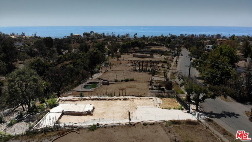 Discover one of Las Casas' largest and most remarkable lots, a - Beach Lot for sale in Pacific Palisades, California on Beachhouse.com