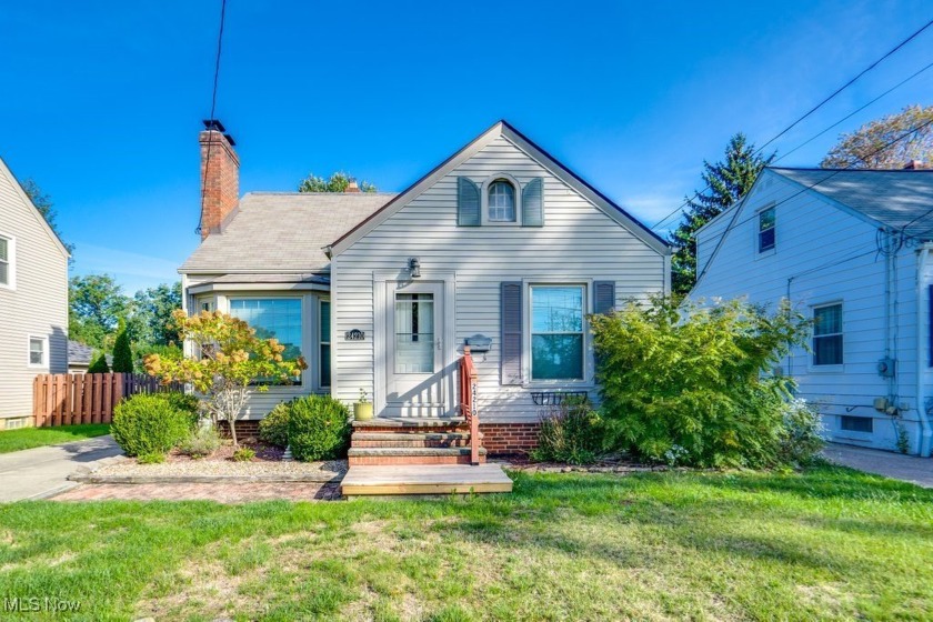 CHARMING 3 BEDROOM, 1.5 BATH BUNGALOW, RIGHT AROUND THE CORNER - Beach Home for sale in Bay Village, Ohio on Beachhouse.com