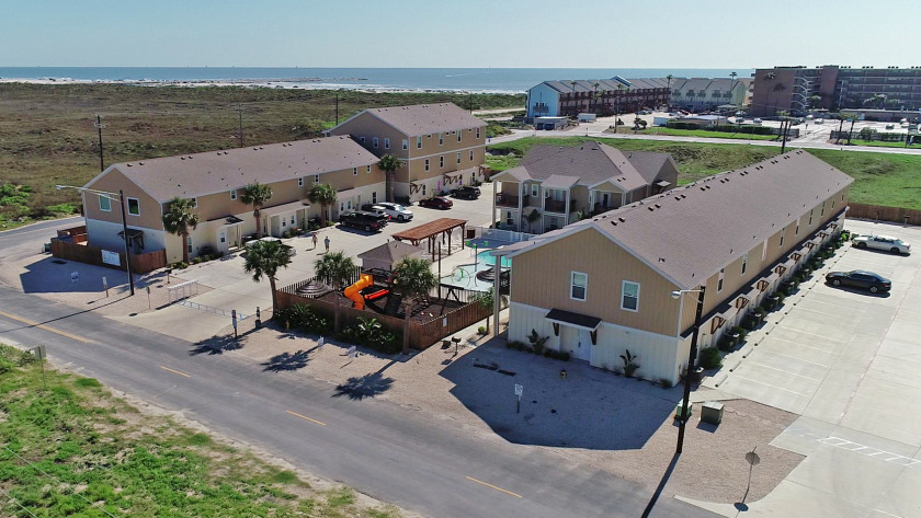 Dog-Friendly Townhome w Beach Access, 2 Heated Pools + Washer & - Beach Vacation Rentals in Corpus Christi, Texas on Beachhouse.com