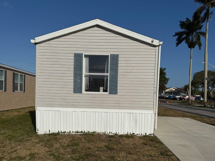 Spacious 2-Bedroom, 2-Bath with Room to Grow This mobile home - Beach Home for sale in West Palm Beach, Florida on Beachhouse.com
