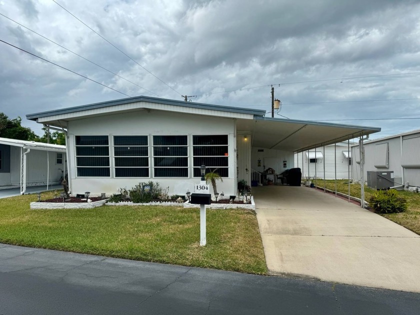 This beautiful 2 bed/2 bath is fully furnished with a washer and - Beach Home for sale in Daytona Beach, Florida on Beachhouse.com