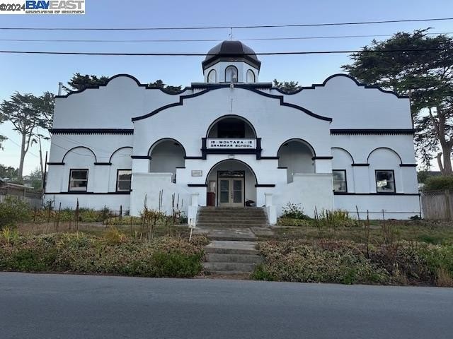 This distinctive multi use property is munificence in character - Beach Home for sale in Montara, California on Beachhouse.com