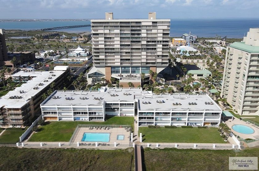 Virtual Tours & More - bit.ly/plaza1504 Enjoy island living from - Beach Condo for sale in South Padre Island, Texas on Beachhouse.com