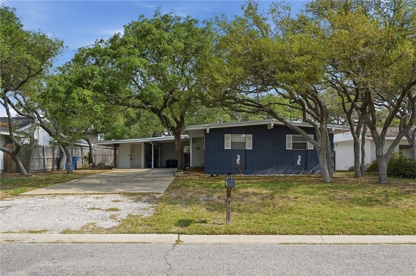 Charming 3-bedroom, 1.5-bath home currently operating as a - Beach Home for sale in Rockport, Texas on Beachhouse.com