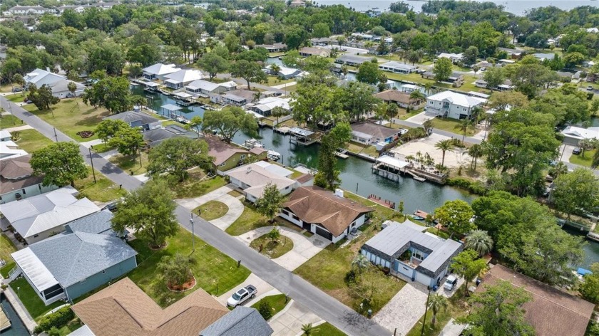 Waterfront property -- seller offering a 2% concession toward - Beach Home for sale in Crystal River, Florida on Beachhouse.com