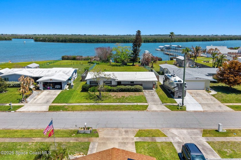 DIRECT Sykes Creek waterfront w/ OPEN WATER views & navigable - Beach Home for sale in Merritt Island, Florida on Beachhouse.com