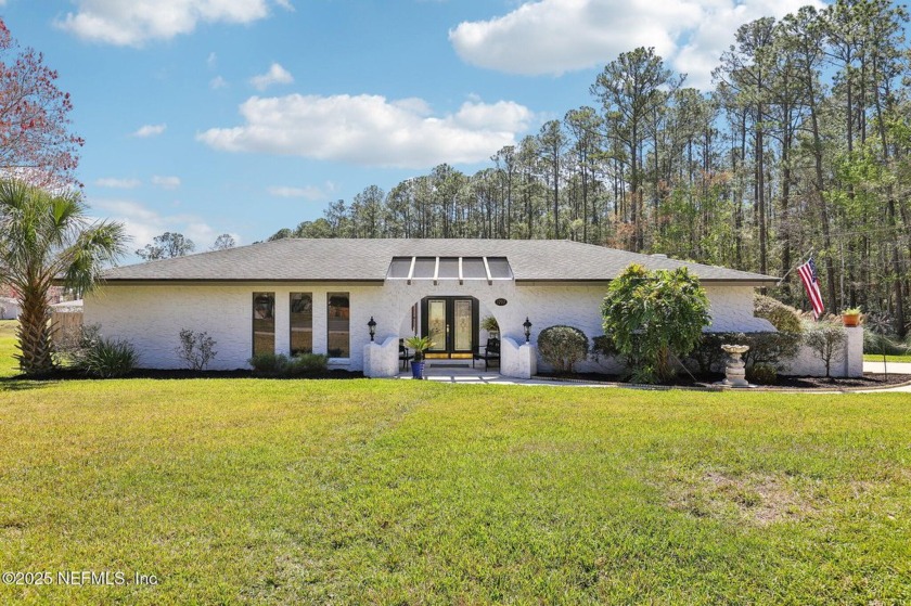 Welcome to your slice of paradise! This beautifully remodeled - Beach Home for sale in Green Cove Springs, Florida on Beachhouse.com