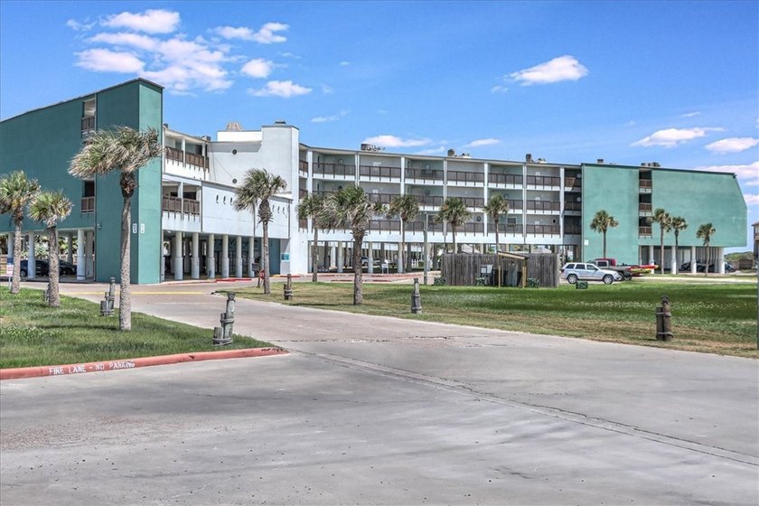 Fantastic price for this updated 3 bedroom, 2 bath condo at La - Beach Condo for sale in Port Aransas, Texas on Beachhouse.com