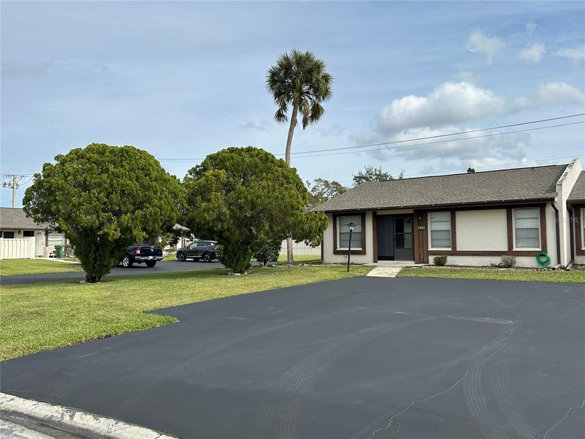 Welcome to this charming 3-bedroom, 2-bath, one-story end-unit - Beach Condo for sale in Bradenton, Florida on Beachhouse.com
