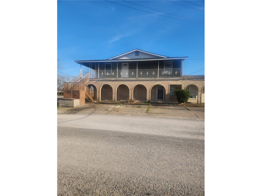 Excellent investment opportunity with this six-unit apartment - Beach Apartment for sale in Port Lavaca, Texas on Beachhouse.com
