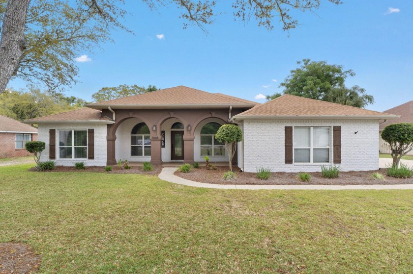 PRICE BELOW MARKET VALUE for a quicker closing! Tucked away - Beach Home for sale in Navarre, Florida on Beachhouse.com