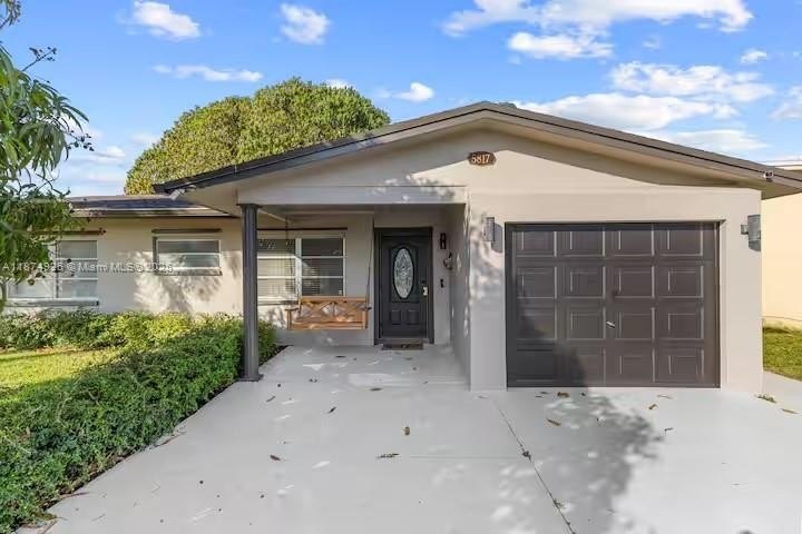 BACK ACTIVE....BUYER FELL THROUGH! Step inside this beautifully - Beach Home for sale in Tamarac, Florida on Beachhouse.com