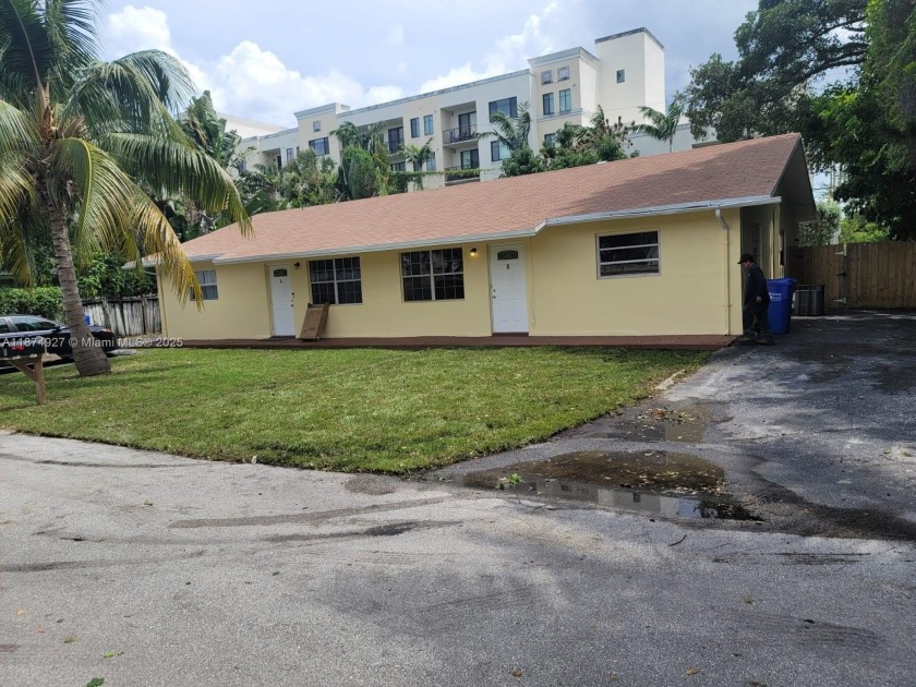 Large Duplex 2,200 square foot on a quiet dead end street .Each - Beach Townhome/Townhouse for sale in Pompano Beach, Florida on Beachhouse.com