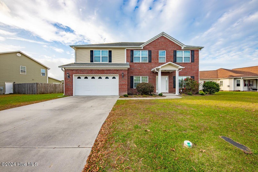 Stunning 5-Bedroom Home in Brices Crossing - City living at its - Beach Home for sale in New Bern, North Carolina on Beachhouse.com