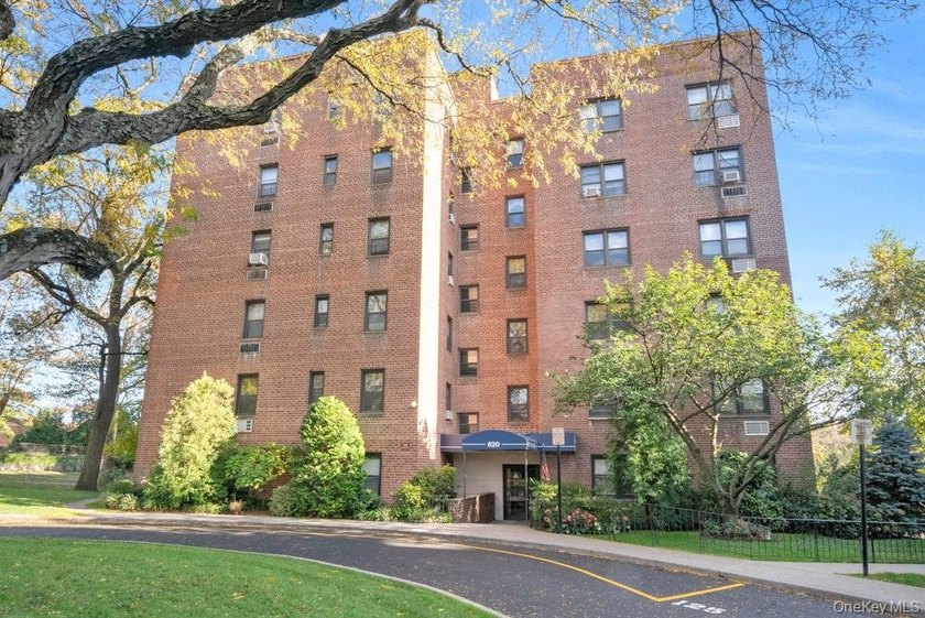 Location, location, location. This top floor unit in the Neptune - Beach Home for sale in New Rochelle, New York on Beachhouse.com