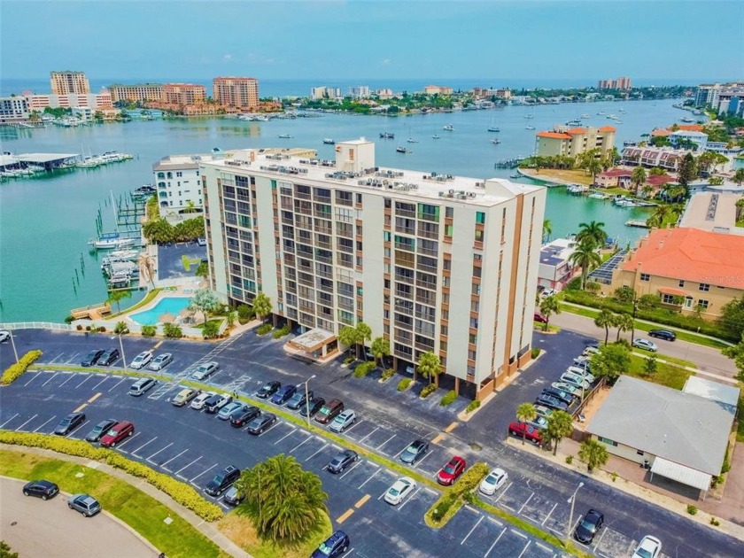 FABULOUS PENTHOUSE CONDO WITH SPECTAULAR SWEEPING WATER VIEWS - Beach Condo for sale in Clearwater, Florida on Beachhouse.com
