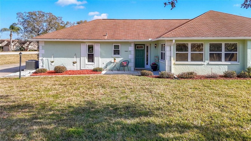 Timber Oaks - Dollar Lake Village - This updated and gorgeous 2 - Beach Condo for sale in Port Richey, Florida on Beachhouse.com