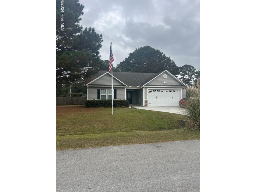 Experience the perfect blend of convenience and comfort. NO HOA - Beach Home for sale in Hubert, North Carolina on Beachhouse.com