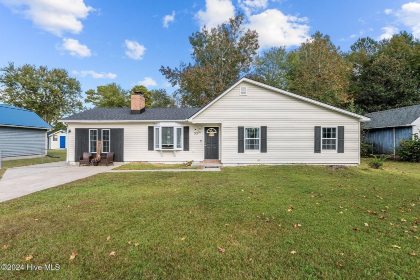 Welcome to 315 Webb Blvd in Havelock, a charming 3-bedroom - Beach Home for sale in Havelock, North Carolina on Beachhouse.com