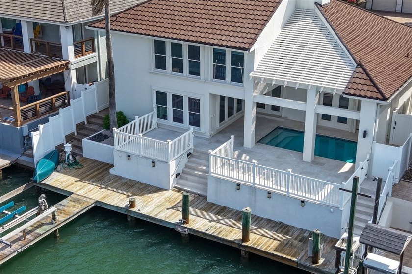 STUNNING WATERFRONT RESIDENCE IN ISLAND MOORINGS OFFERING - Beach Home for sale in Port Aransas, Texas on Beachhouse.com