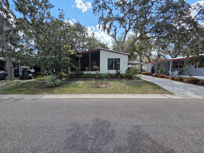 Welcome to your new home in the heart of Riverview! This - Beach Home for sale in Riverview, Florida on Beachhouse.com