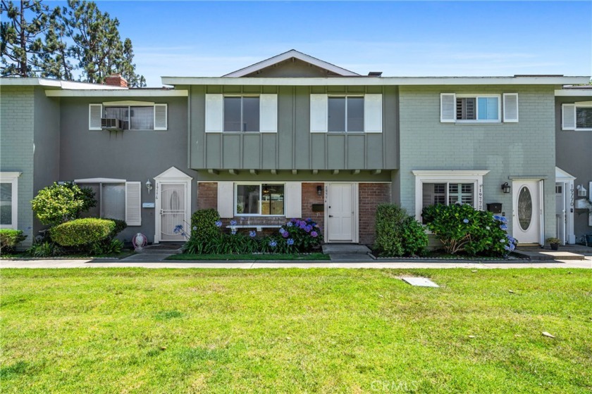 If you're looking for a remodeled, two-story townhome with an - Beach Townhome/Townhouse for sale in Huntington Beach, California on Beachhouse.com