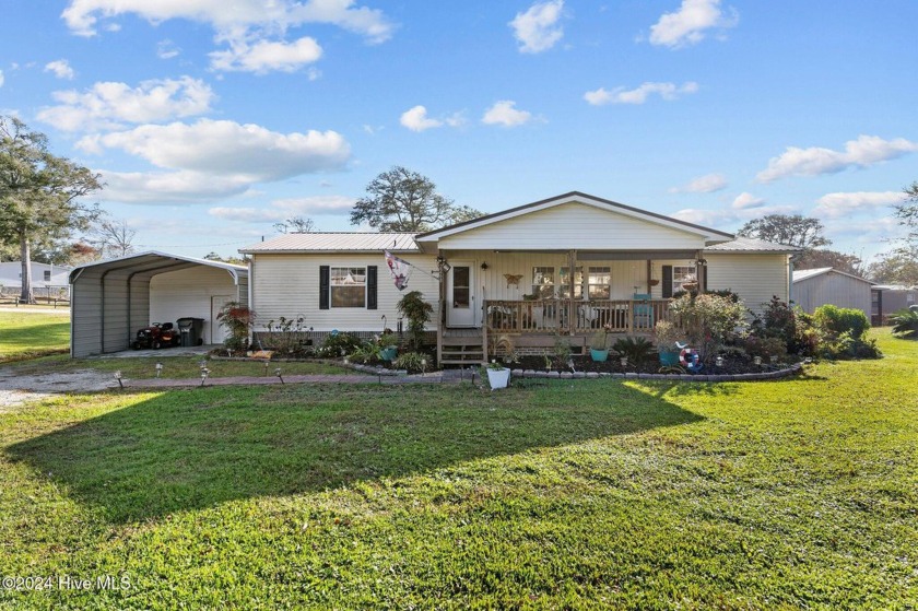 Welcome to this beautifully upgraded 3 bedroom, 2 bath home - Beach Home for sale in Supply, North Carolina on Beachhouse.com