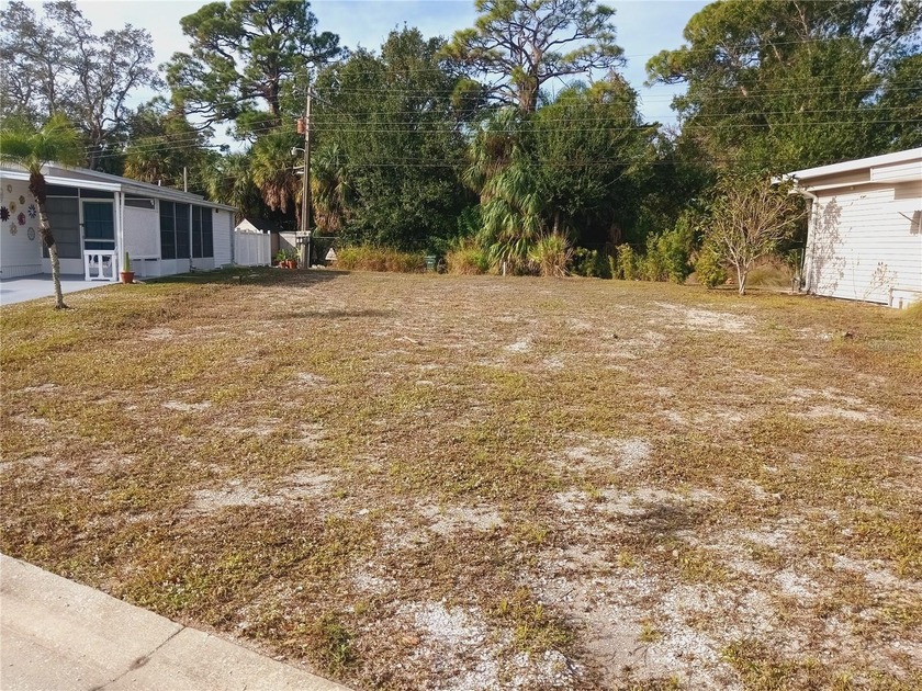Vacant lot in prime location, private foliage backyard view! - Beach Lot for sale in Sarasota, Florida on Beachhouse.com