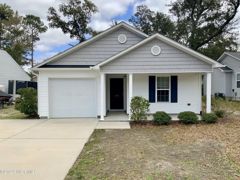 Adorable 3 bedroom, 2 bath island home located on the - Beach Home for sale in Oak Island, North Carolina on Beachhouse.com