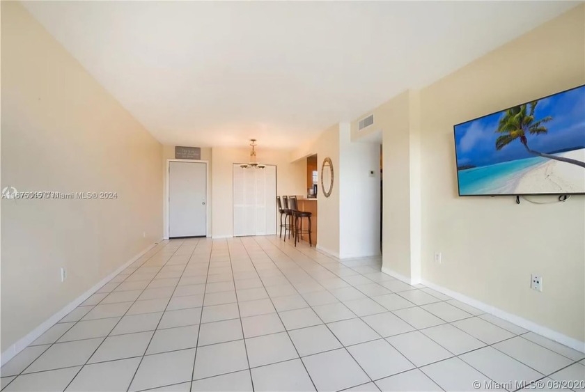 Spacious REMODELED 2 bed and 2 bath unit on the top floor, no - Beach Condo for sale in Miami, Florida on Beachhouse.com