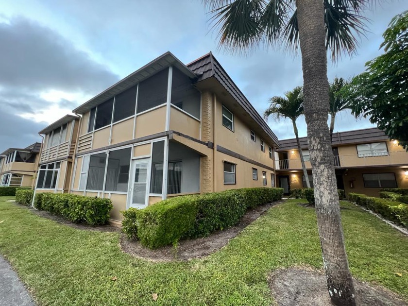 55+ community. Wonderful updated 2/2 first floor unit located in - Beach Condo for sale in Delray Beach, Florida on Beachhouse.com