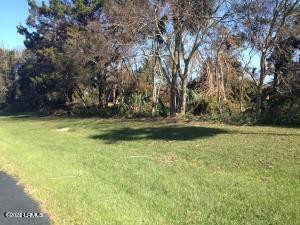 Large lot in the Causeway Cottages Neighborhood with - Beach Lot for sale in Harbor Island, South Carolina on Beachhouse.com
