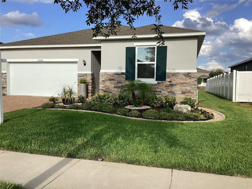 Charming 3-Bedroom Home with pond view. welcome to this lovely - Beach Home for sale in Hudson, Florida on Beachhouse.com