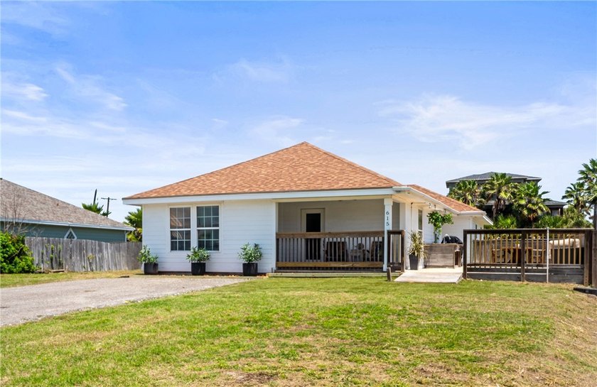 Rare Old Town location on an oversized lot. This 1940s 4BR/3BA - Beach Home for sale in Port Aransas, Texas on Beachhouse.com