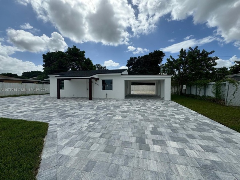 Completely remodeled beautiful 4/2 POOL home.  New roof, new - Beach Home for sale in Miami, Florida on Beachhouse.com