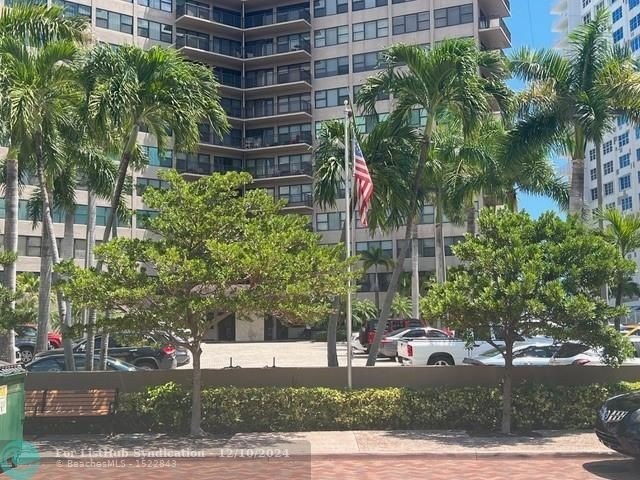 SPACIOUS one bedroom unit located directly on the sand on the - Beach Condo for sale in Fort Lauderdale, Florida on Beachhouse.com