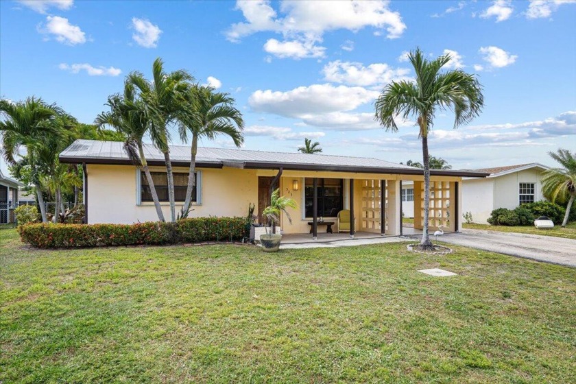 MOTIVATED SELLER! MAKE YOUR OFFERS! Investment or Family Home. 3 - Beach Home for sale in Palm Beach Gardens, Florida on Beachhouse.com