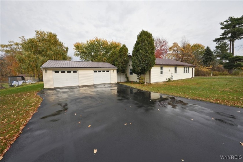 LARGER then it appears!! This 4 bedroom 3 full bath Ranch style - Beach Home for sale in Evans, New York on Beachhouse.com