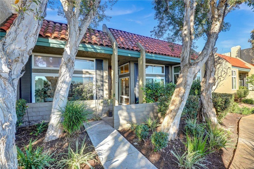 Tucked behind the highly sought-after, guard-gated community of - Beach Townhome/Townhouse for sale in Long Beach, California on Beachhouse.com