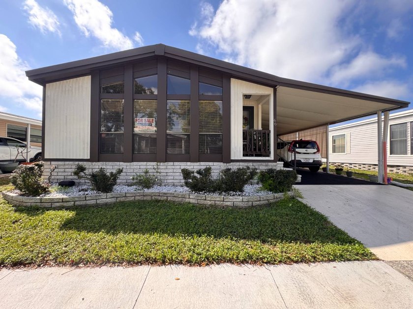 Beautifully maintained and truly cared for!! This spacious home - Beach Home for sale in Largo, Florida on Beachhouse.com