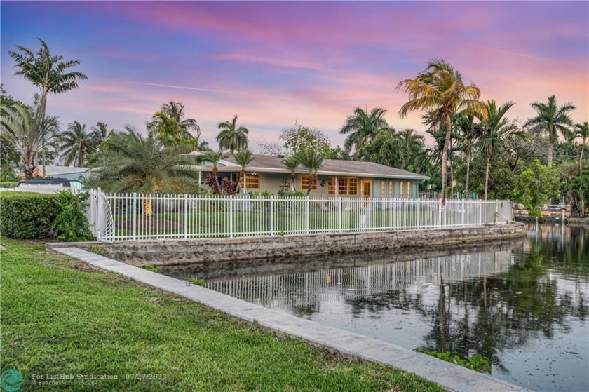 Beautifully maintained mid-century Ranch home situated on a - Beach Home for sale in Fort Lauderdale, Florida on Beachhouse.com
