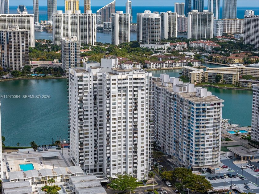 Stunning fully remodeled TURN-KEY 2 bed / 2 bath condo on the - Beach Condo for sale in Aventura, Florida on Beachhouse.com