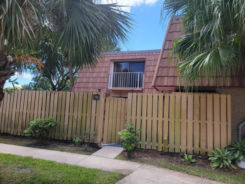 Investor friendly unit, with many upgrades and no rental - Beach Townhome/Townhouse for sale in West Palm Beach, Florida on Beachhouse.com