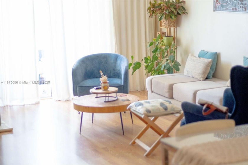 This 11th floor condo unit brings in beautiful natural light and - Beach Condo for sale in Aventura, Florida on Beachhouse.com