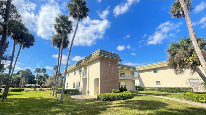 Priced to Sell! Rare Opportunity in Vista Gardens! End unit with - Beach Home for sale in Vero Beach, Florida on Beachhouse.com