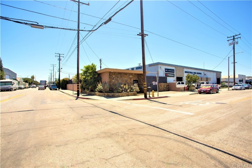 Fully remodeled office with parking right in front of the - Beach Commercial for sale in Long Beach, California on Beachhouse.com