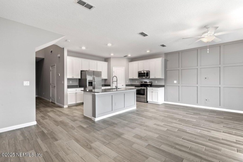 Welcome to this gorgeous 2-year-old townhome offering a perfect - Beach Townhome/Townhouse for sale in Saint Johns, Florida on Beachhouse.com