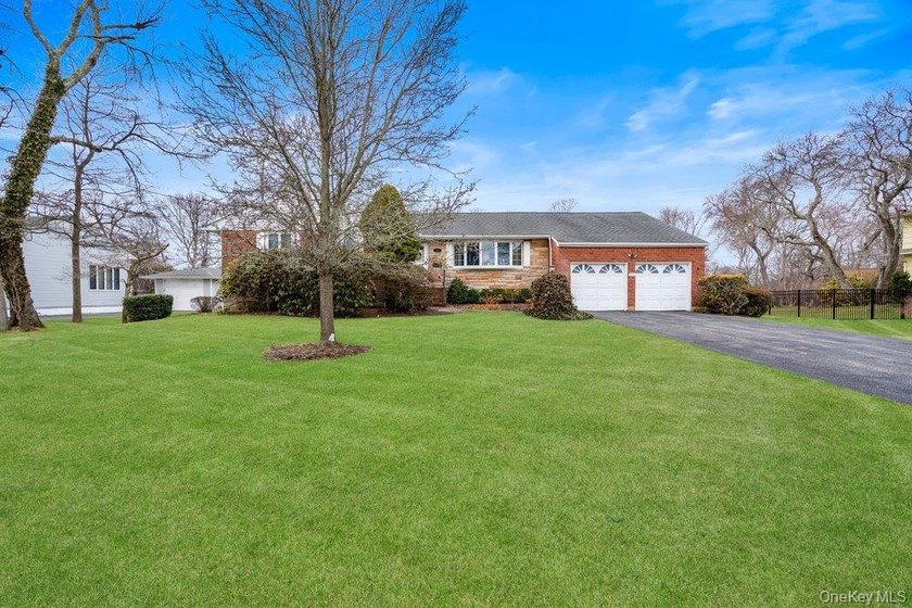 Well-maintained 3-bedroom, 2 full bath home set on a .53-acre - Beach Home for sale in Bay Shore, New York on Beachhouse.com